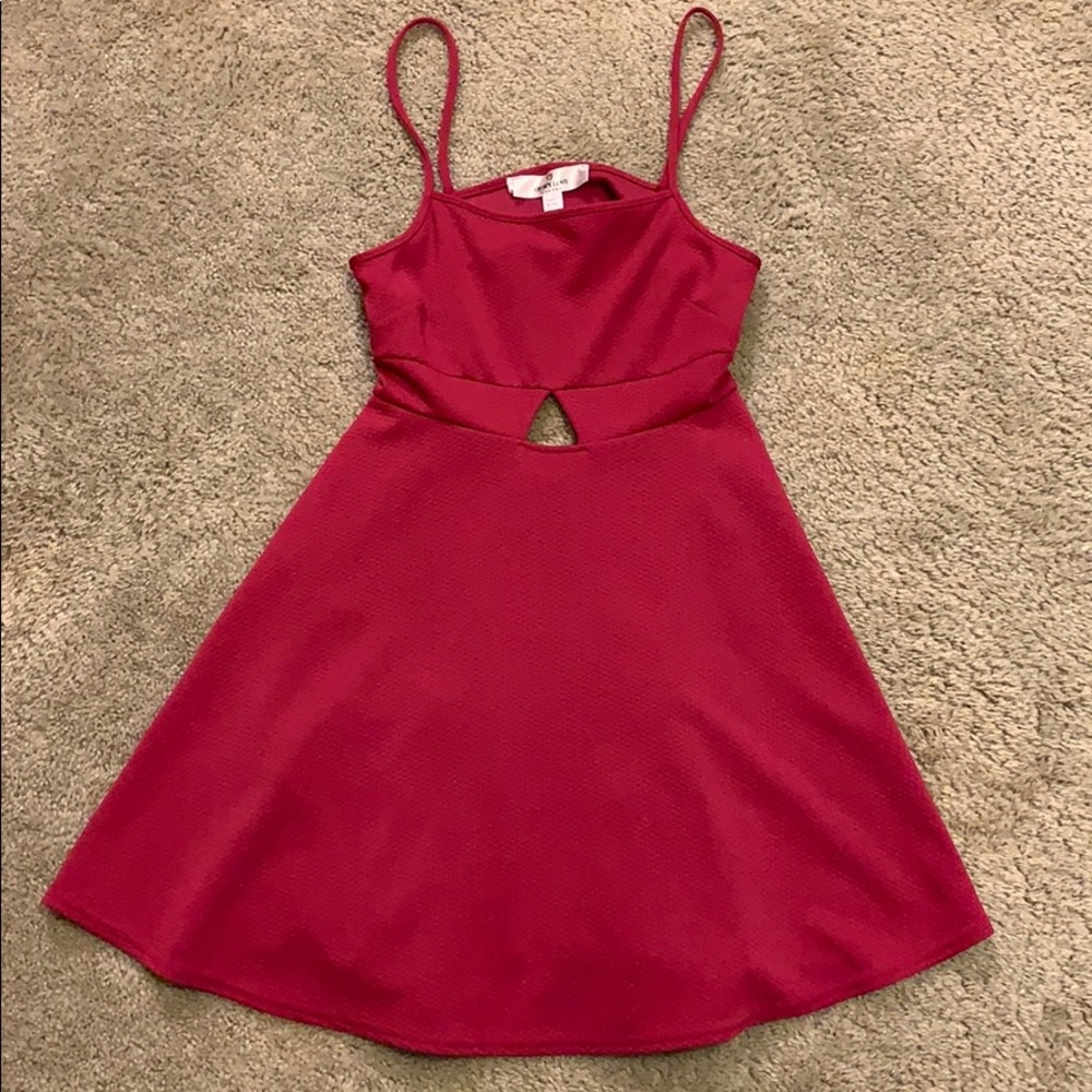 Strappy dress with back opening